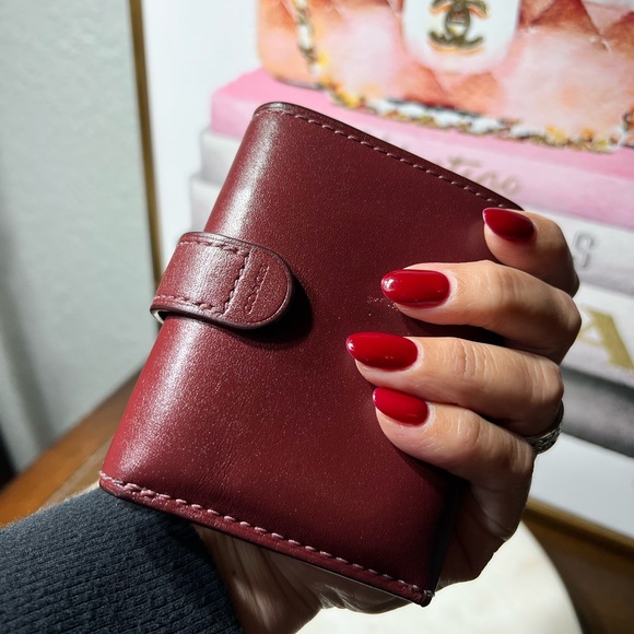 Small Trifold Wallet With Floral Print Interior GUC - Picture 3 of 9